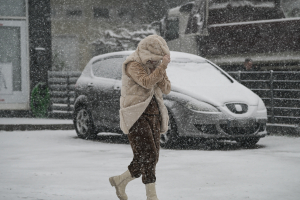Στην Αττική η κακοκαιρία Μπάρμπαρα: Χιονίζει στα βόρεια προάστια - Live η πορεία της