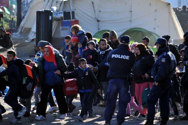 Ολοκληρώθηκε η απομάκρυνση μεταναστών από την Ειδομένη
