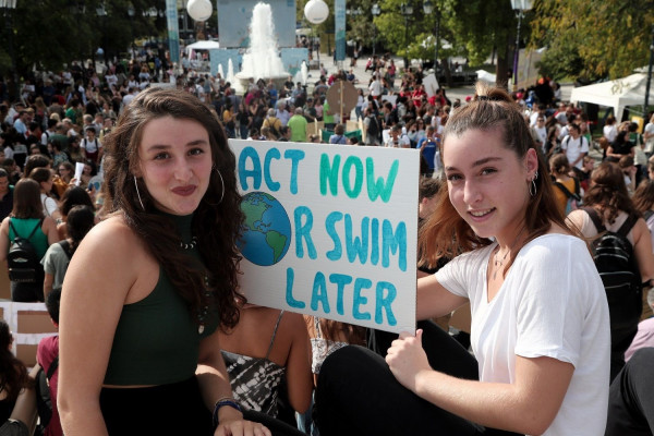 Αθήνα: Οι μαθητές κατέβηκαν στους δρόμους για την κλιματική αλλαγή (pics)