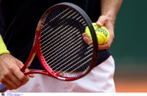 Προπονητής τένις ξυλοκόπησε άγρια τη 14χρονη κόρη του