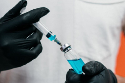 Πόσο θα κοστίζουν τα εμβόλια κατά του κορονοϊού από Pfizer και CureVac, σύμφωνα με το Reuters
