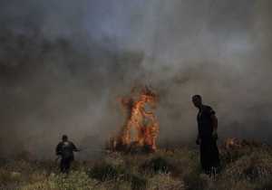 Ανεξέλεγκτη η πυρκαγιά στην Ιεράπετρα Λασιθίου 