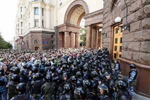 Περισσότερες από 1.000 συλλήψεις στη Μόσχα σε διαδήλωση της αντιπολίτευσης