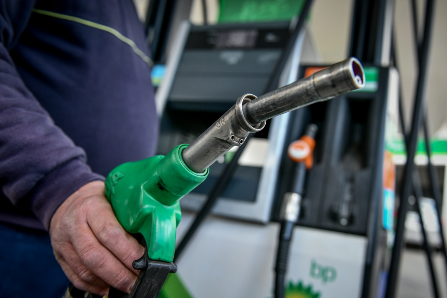 Πού θα βρείτε την πιο φθηνή βενζίνη: Λίστες με τα πρατήρια με τα πιο οικονομικά καύσιμα στη γειτονιά σας