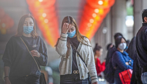 Κορονοϊός: Ξεπέρασαν τα 100.000 τα κρούσματα παγκοσμίως - Θετικοί στον ιό ελεγκτές υγείας σε αεροδρόμιο