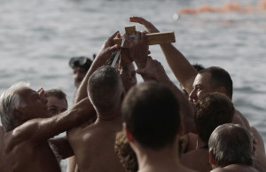 Θεοφάνεια: Με χαμηλές θερμοκρασίες σε θάλασσες και πισίνες ο εορτασμός στη Θεσσαλονίκη
