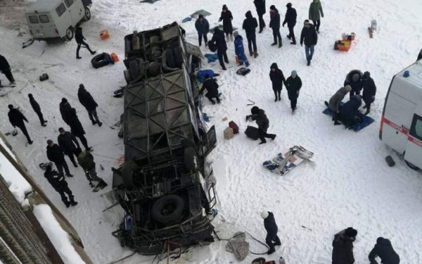 Τραγωδία στη Ρωσία: Τουλάχιστον 19 νεκροί από πτώση λεωφορείου σε ποταμό