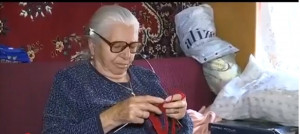 Παλικάρι η γιαγιά με τα τερλίκια - Τα βρήκε σκούρα μαζί της ο ληστής (video)