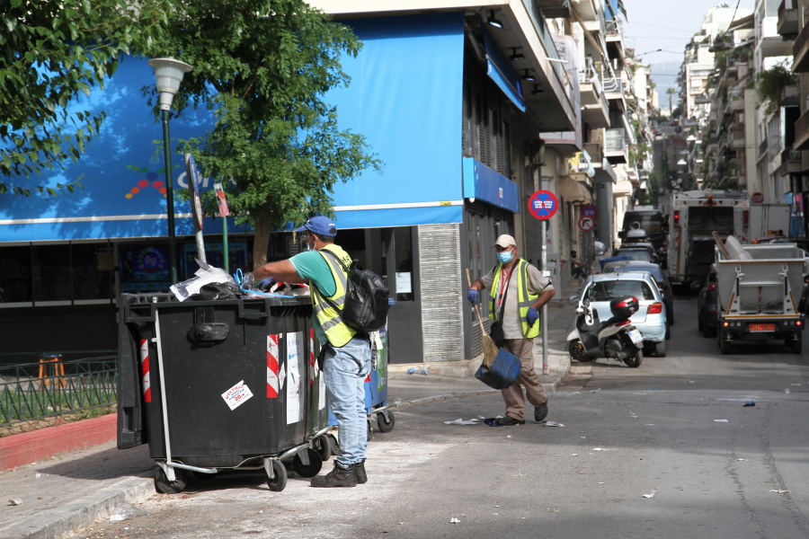 Δήμος Αθηναίων: Τέλος η σκούπα και το φαράσι - Στους δρόμους 250 σύγχρονες χειράμαξες για την καθαριότητα