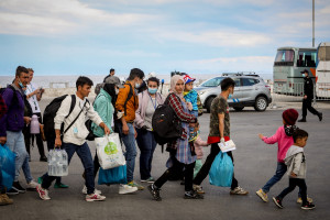 Ανταποδοτικά τέλη 2,8 εκατ. ευρώ στους δήμους που φιλοξενούν μετανάστες και πρόσφυγες