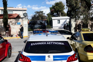 Σύγχρονος «Έλγιν»: Συνελήφθη 26χρονος Κύπριος που πήγε να κλέψει μάρμαρα από την Ακρόπολη για... σουβενίρ