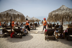 Καιρός: Γεμάτες οι παραλίες - Έρχεται νέος μίνι καύσωνας με 38άρια