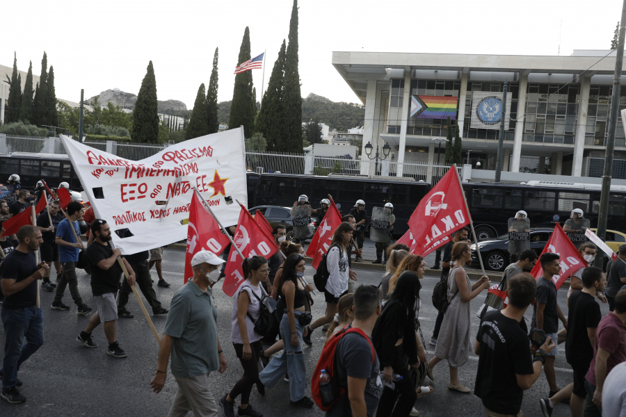 Ολοκληρώθηκε η αντινατοϊκή πορεία προς την πρεσβεία των ΗΠΑ, άνοιξε το κέντρο της Αθήνας