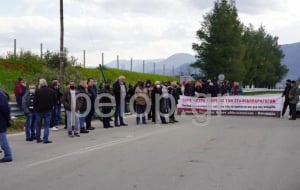 Αχαΐα: Την παλιά εθνική οδό Πατρών – Αθηνών έκλεισαν οι αγρότες του Αιγίου (φωτό)
