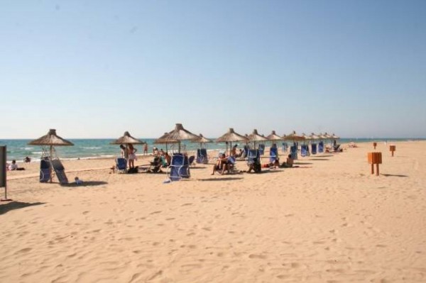 Χάρτινα τασάκια άμμου για καθαρές παραλίες στο Θερμαϊκό