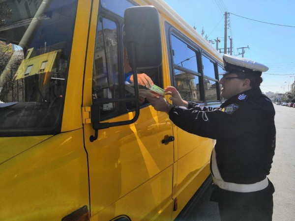Στους δρόμους η Τροχαία για ελέγχους στα σχολικά λεωφορεία