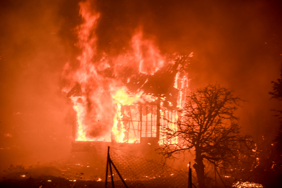 Φωτιές: Ποιες περιοχές της χώρας διατρέχουν πολύ υψηλό κίνδυνο πυρκαγιάς το Σάββατο