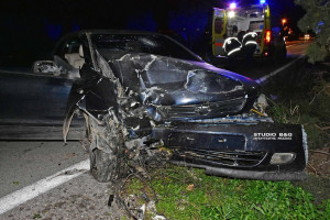 Σφοδρή πρόσκρουση αυτοκινήτου σε δέντρο στο Ναύπλιο - Τραυματίας ο οδηγός