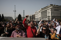 Σε απεργιακό κλοιό η χώρα: Μεγάλες συγκεντρώσεις σε Αθήνα και Θεσσαλονίκη (εικόνες)