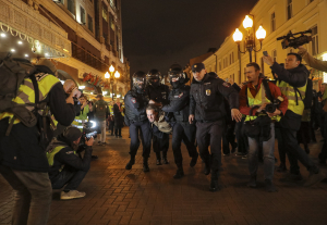 Ρωσία: Αναφορές για πάνω από 1.000 συλλήψεις σε διαδηλώσεις κατά της μερικής επιστράτευσης