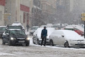 Σφοδρές χιονοπτώσεις στην Κεντρική Ελλάδα - Πού χρειάζονται αλυσίδες