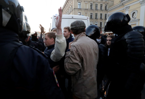 Ρωσία: Μαζικές συλλήψεις διαδηλωτών κατά της επιστράτευσης