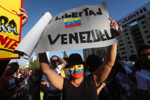 Βενεζουέλα: Και ο στρατός στη «μάχη» των Χουάν Γκουαϊδό - Νικολάς Μαδούρο