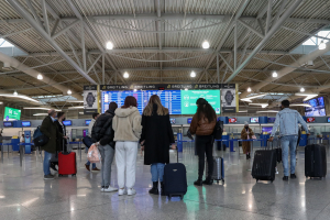 Νέα ταξιδιωτική οδηγία: Αλλάζει η καραντίνα και για τους επιβάτες εξωτερικού