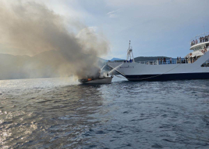 Φωτιά σε σκάφος στο Μεγανήσι