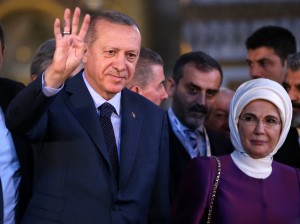 Τουρκία: Η λίρα κατρακυλάει μετά τον διορισμό του γαμπρού του Ερντογάν