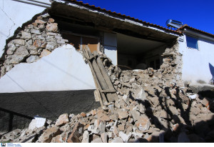 Βούλιαξε η γη στην Ελασσόνα, καθίζηση εδάφους έως και 40 εκατοστά προκάλεσε ο σεισμός των 6,3 Ρίχτερ