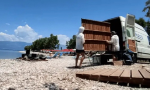 Αίγιο: Επανέρχεται η ξηλωμένη ράμπα ΑμεΑ στην παραλία Άκολης