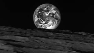 Εντυπωσιακές φωτογραφίες: Έτσι φαίνεται η Γη από τη Σελήνη