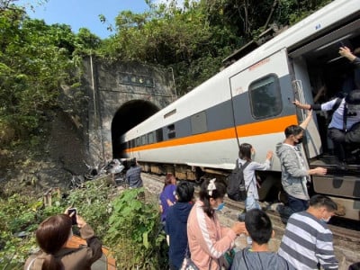 Τραγωδία δίχως τέλος στην Ταΐβάν από τον εκτροχιασμό τρένου - 48 οι νεκροί