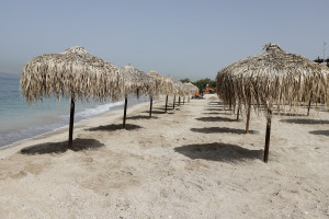 Πόσο κοστίζει το μπάνιο στις οργανωμένες παραλίες της Αττικής