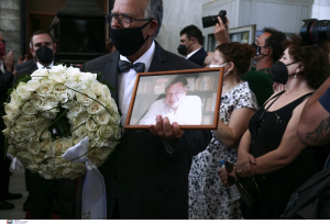 Ηλίας Νικολακόπουλος: Το τελευταίο αντίο στο Α' Νεκροταφείο (εικόνες)