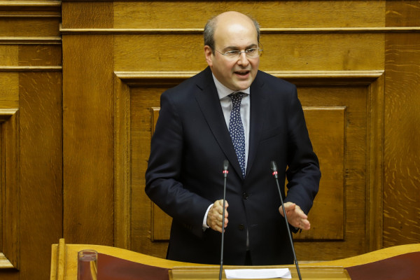 Χατζηδάκης: Ο ΣΥΡΙΖΑ εμφανίζει τη Νέα Δημοκρατία ως «πολιτικό και κοινωνικό δράκο»