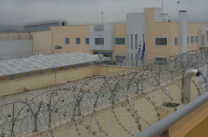 Έφοδος στις φυλακές Δομοκού: Στο στόχαστρο ο Αλκέτ Ριζάι και άλλοι VIP κρατούμενοι, βρήκαν σουβλιά κι άλλα «όπλα»