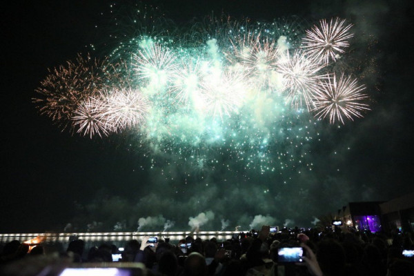 Εντυπωσιακή τελετή λήξης για το Πατρινό Καρναβάλι - Έλαμψε ο ουρανός με πυροτεχνήματα
