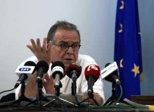 Ο Μουζάλας ζητά την «άδεια» των Ευρωπαίων για την αποσυμφόρηση των νησιών
