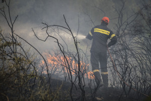 Πολύ υψηλός κίνδυνος πυρκαγιάς σε τρεις περιφέρειες την Πέμπτη