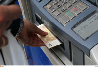 Πριν το Πάσχα στα ATM οι συντάξεις Μαΐου, πότε οι πληρωμές
