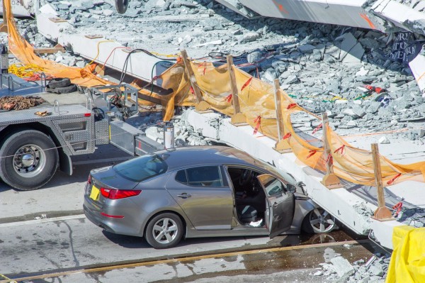 Έως και 10 νεκροί από την κατάρρευση πεζογέφυρας στο Μαϊάμι