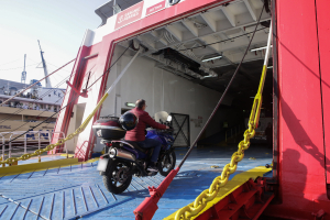 Πειραιάς: Σοβαρός τραυματισμός επιβάτη πλοίου κατά την ώρα της επιβίβασης