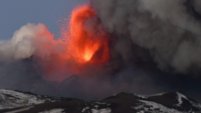 Ιταλία: Επαναλειτουργεί το αεροδρόμιο, καθώς η Αίτνα δεν εκτοξεύει πλέον ηφαιστειακή τέφρα