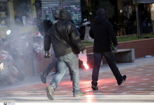 Θεσσαλονίκη: Δύο συλλήψεις και 30 προσαγωγές μετά τα επεισόδια αντιεξουσιαστών - ΜΑΤ