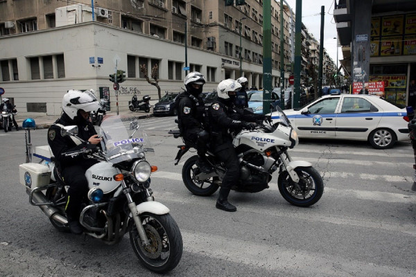 ΕΚΤΑΚΤΟ: Συναγερμός στην ΕΛΑΣ - Βρήκαν σε πολυτελή Mercedes τρομοκρατικά σύνεργα
