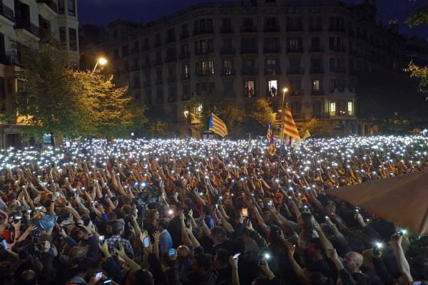 Ισπανία: Νέα εντάλματα σύλληψης κατά Καταλανών αυτονομιστών
