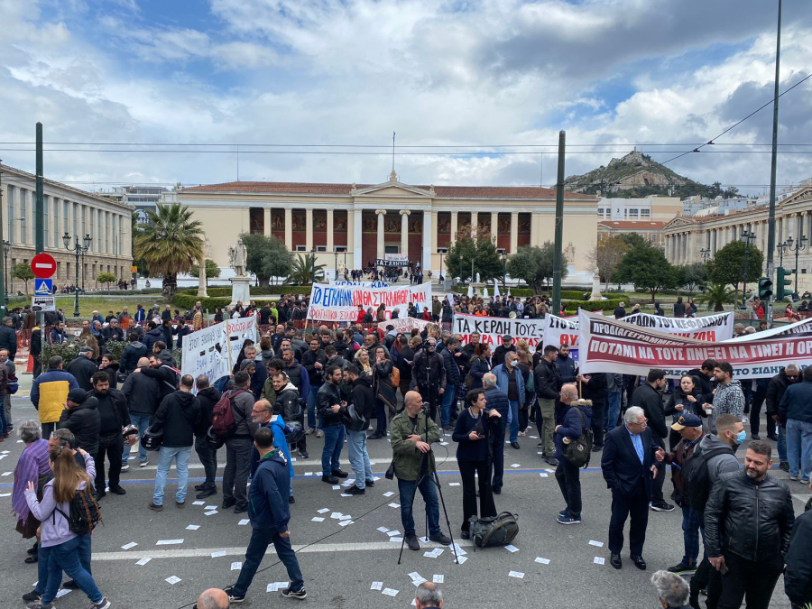 Απεργία: Πάνω από 10.000 άνθρωποι έχουν συγκεντρωθεί στο κέντρο της Αθήνας -Σε εξέλιξη τα συλλαλητήρια για τα Τέμπη