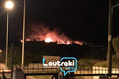 Μεγάλη φωτιά στο Σχίνο Λουτρακίου, δόθηκε εντολή εκκένωσης οικισμού (βίντεο)